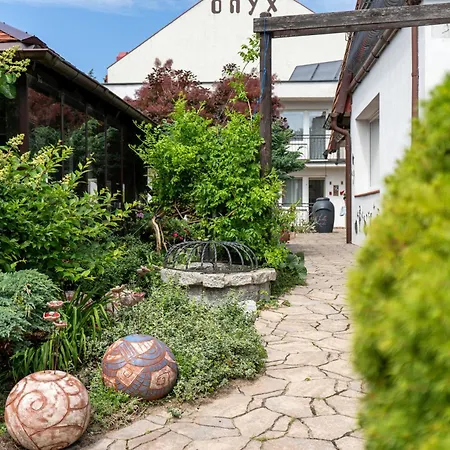 Agra Ogrod ホームステイ